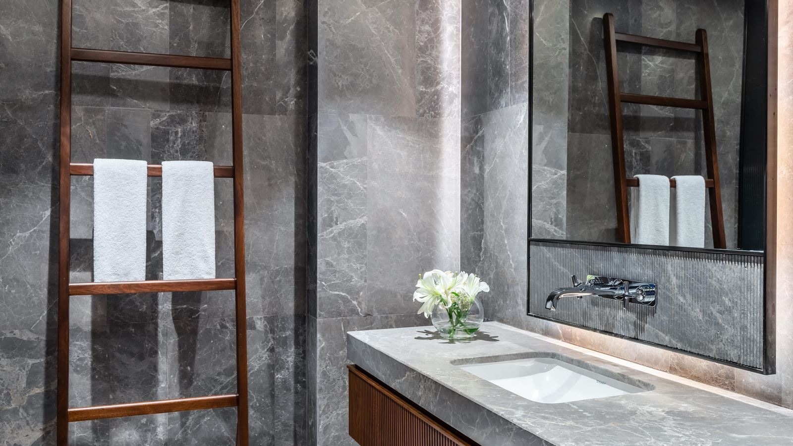 rooms-marine-pool-house-upper-floor