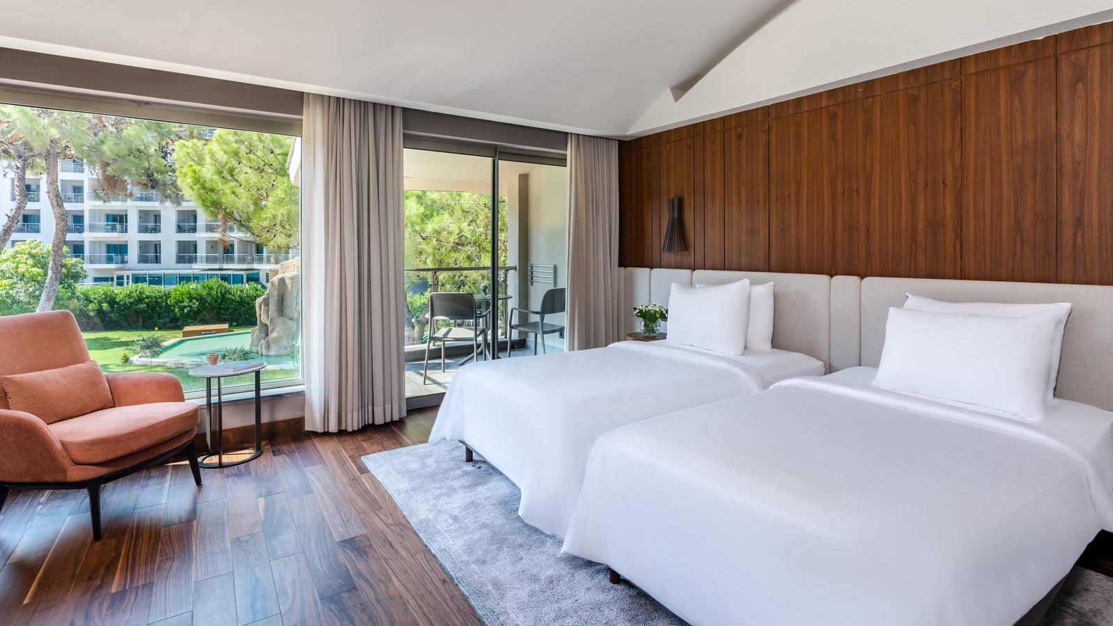 rooms-marine-pool-house-upper-floor