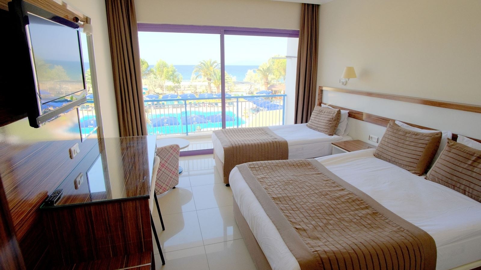 rooms-deluxe-deniz-manzarali-ve-balkonlu-oda