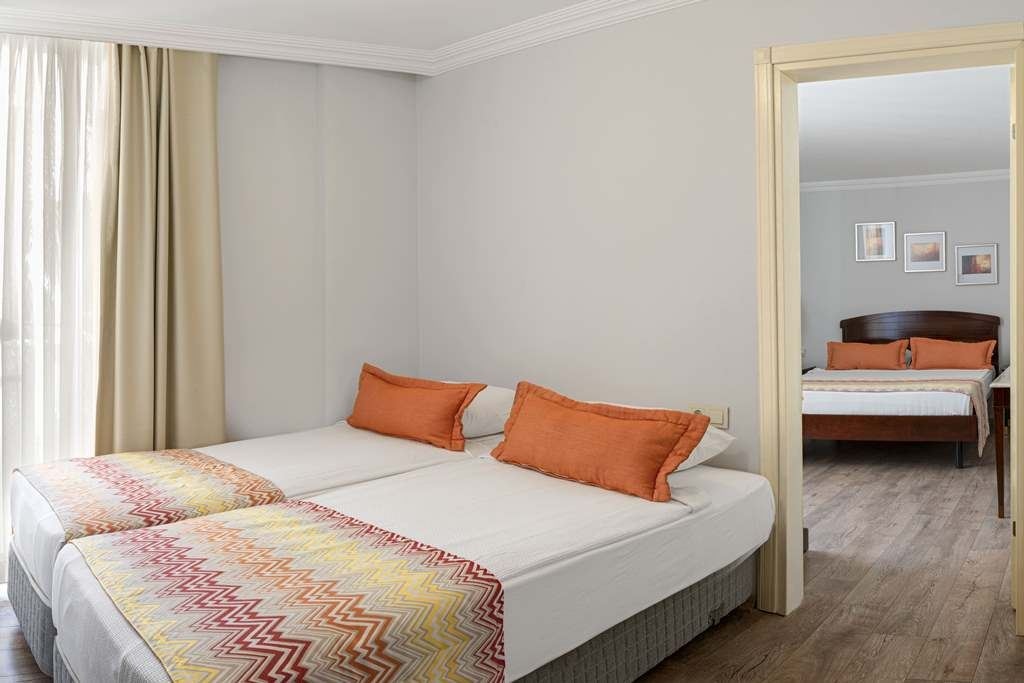 rooms-family-room