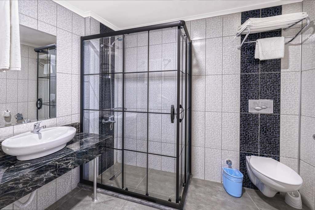 rooms-family-room