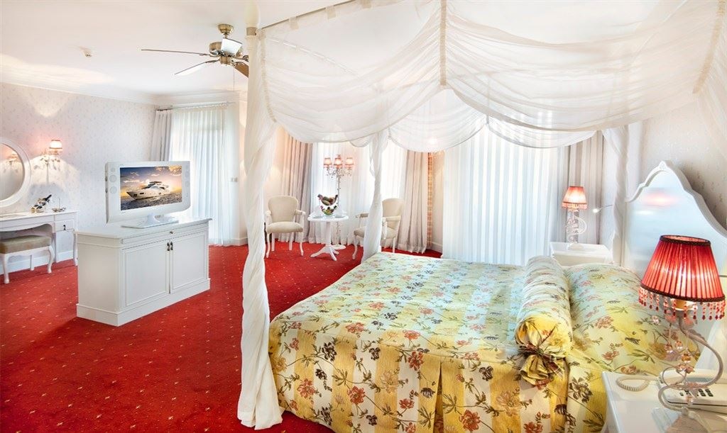 rooms-honeymoon-deluxe-suite