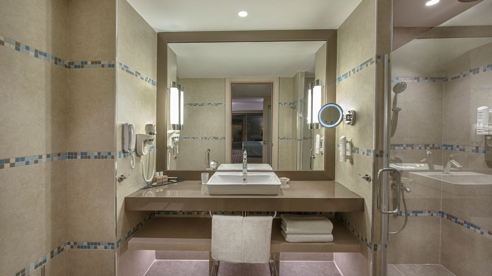 rooms-deluxe-building-standard-swimup-room