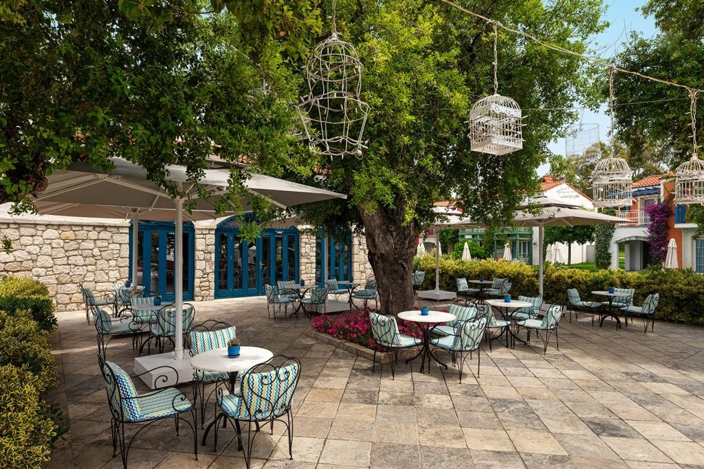 bars-club-house-only-for-villas-guests