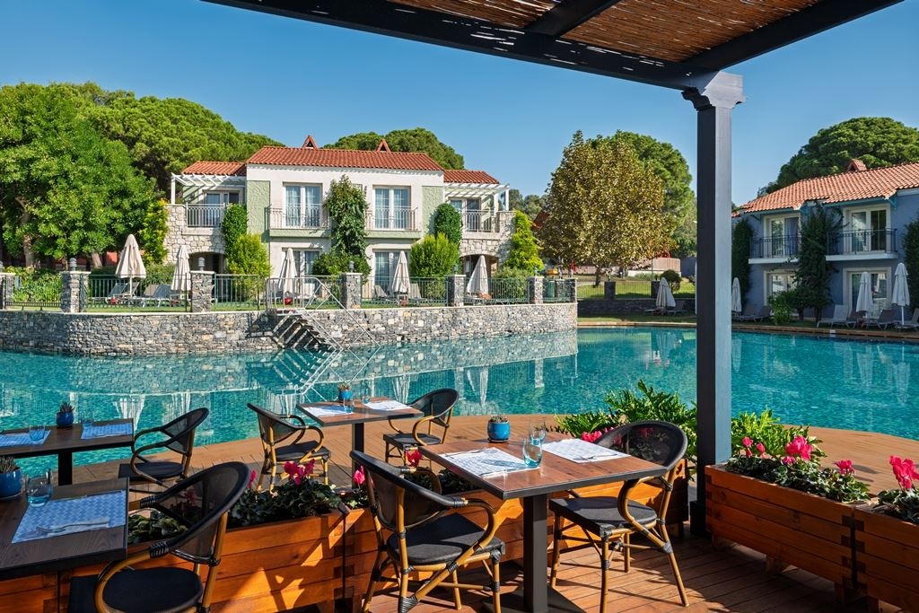 restaurants-club-house-only-for-villa-guests