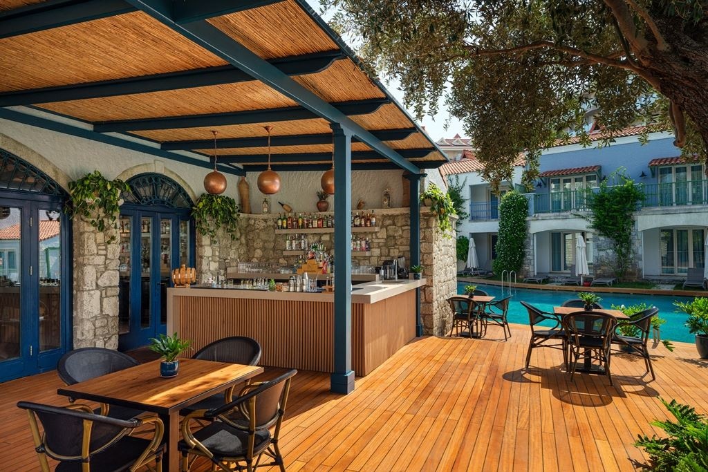 restaurants-club-house-only-for-villa-guests