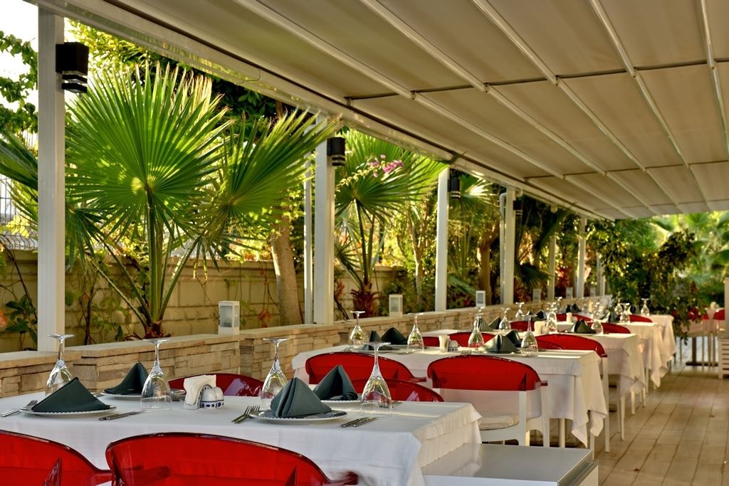 restaurants-pool--a-la-cart-restaurant