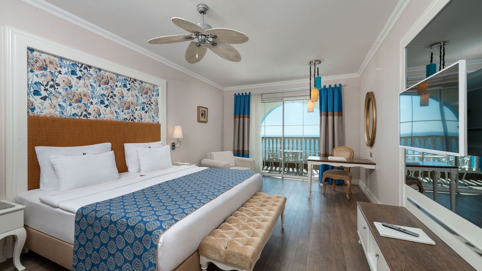 rooms-deluxe-room-sea-view