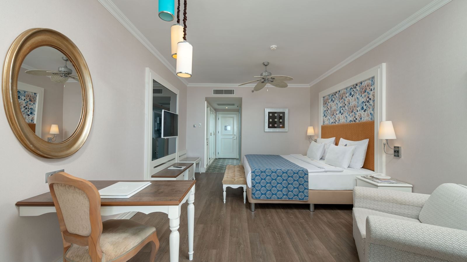 rooms-deluxe-room-land-view