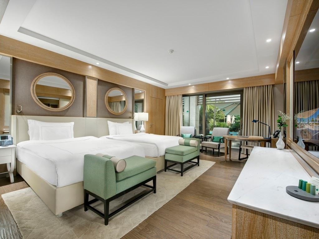 rooms-pearl-pool-room