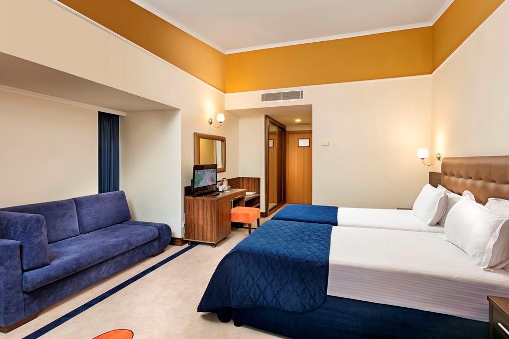 rooms-club-standart-room-bay-window