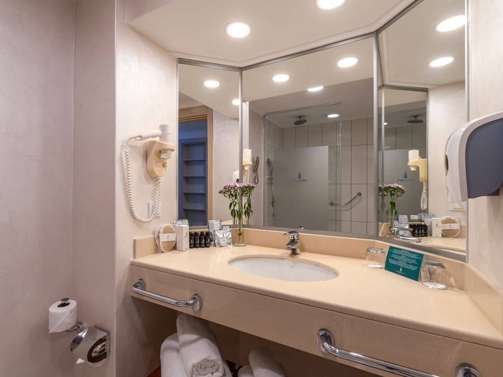 rooms-main-building-standard-room-partial-sea-view