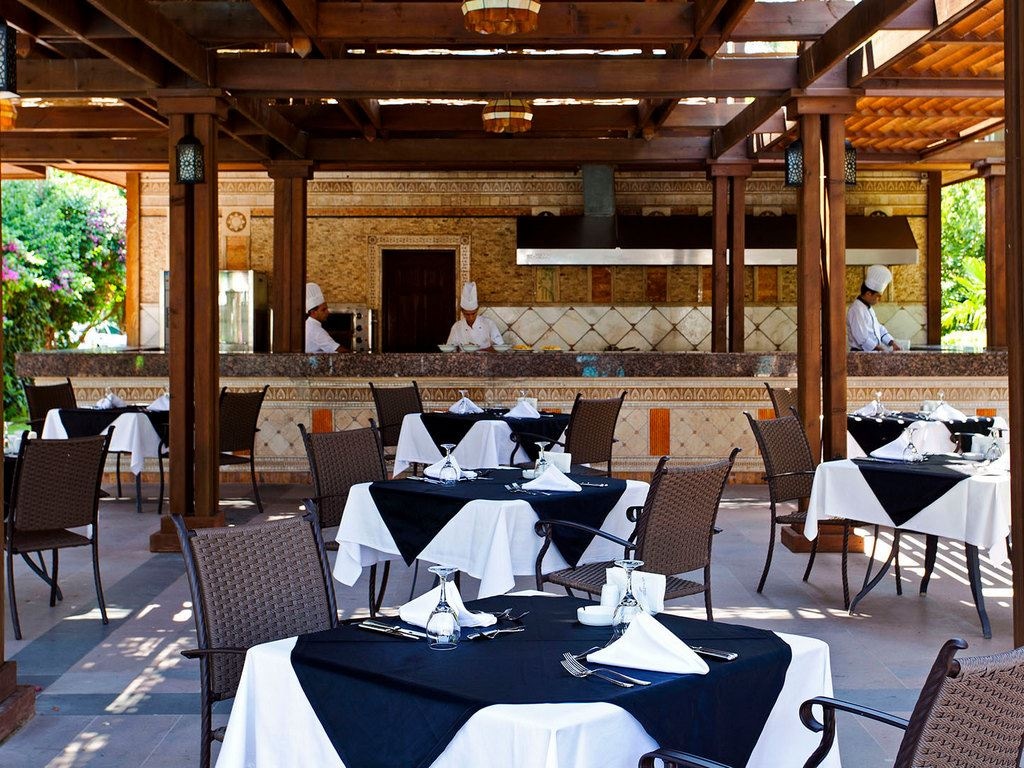 bars-select-villa-pool-bar