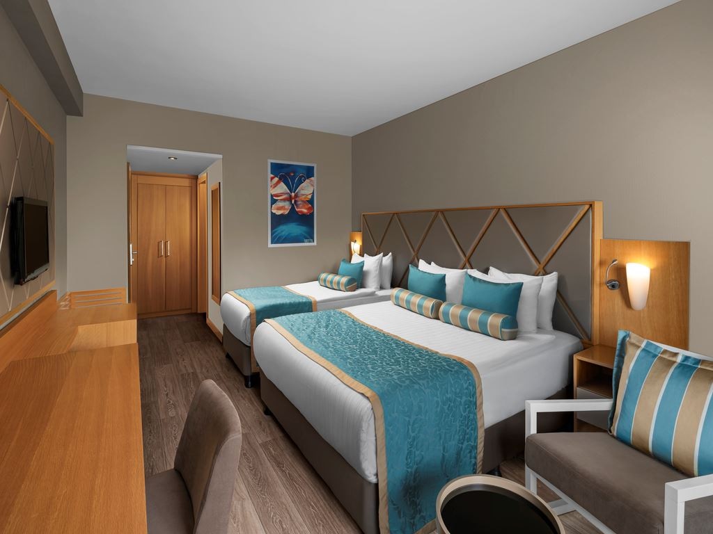 rooms-connection-family-room-sea-view