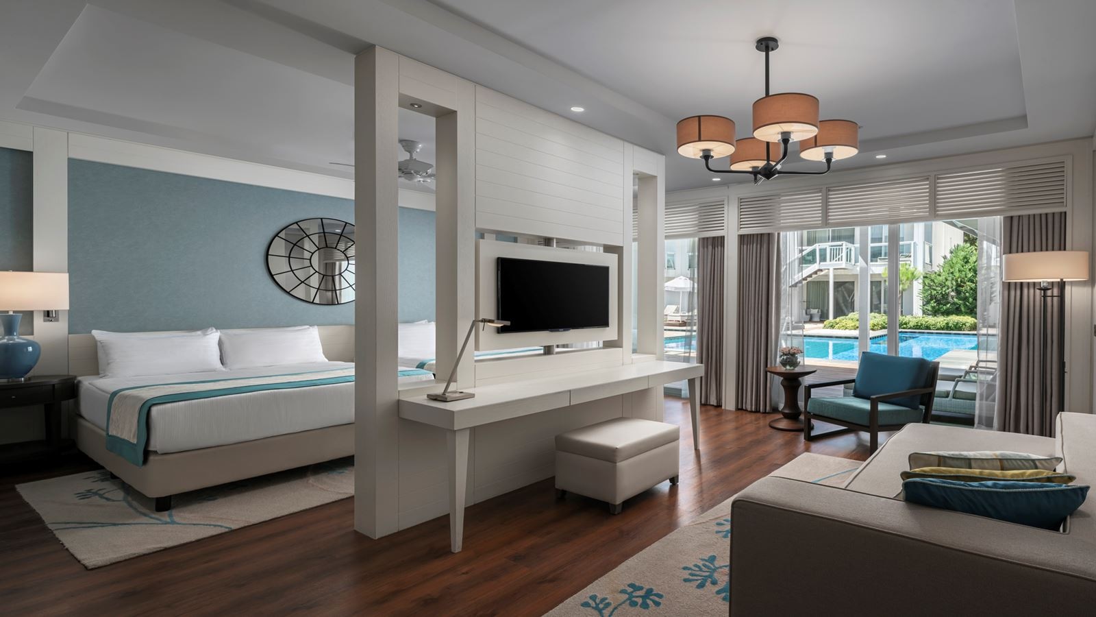 rooms-luxury-pool-suite-upper-floor