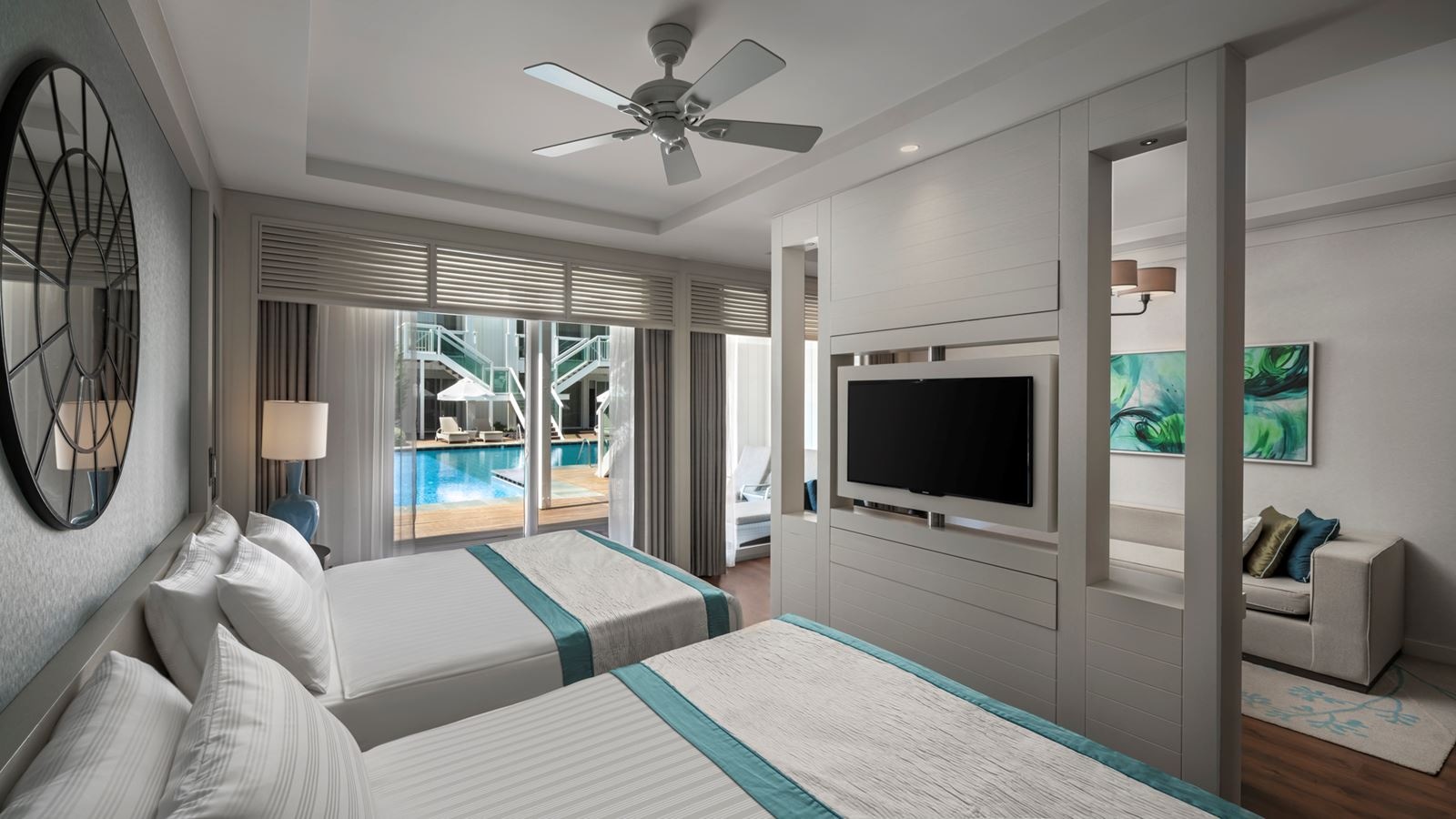 rooms-luxury-pool-suite-upper-floor