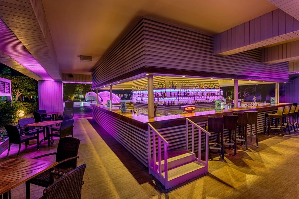 bars-takatuka-pool-bar