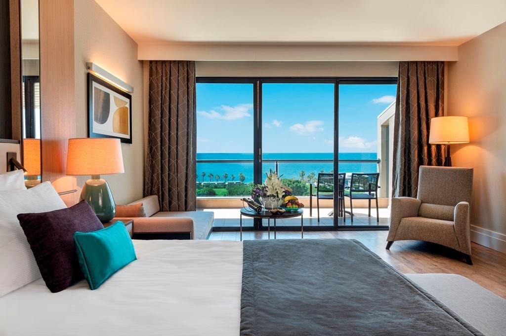 rooms-deluxe-room-sea-view