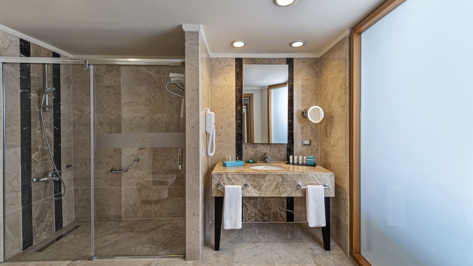 rooms-deluxe-room-sea-view