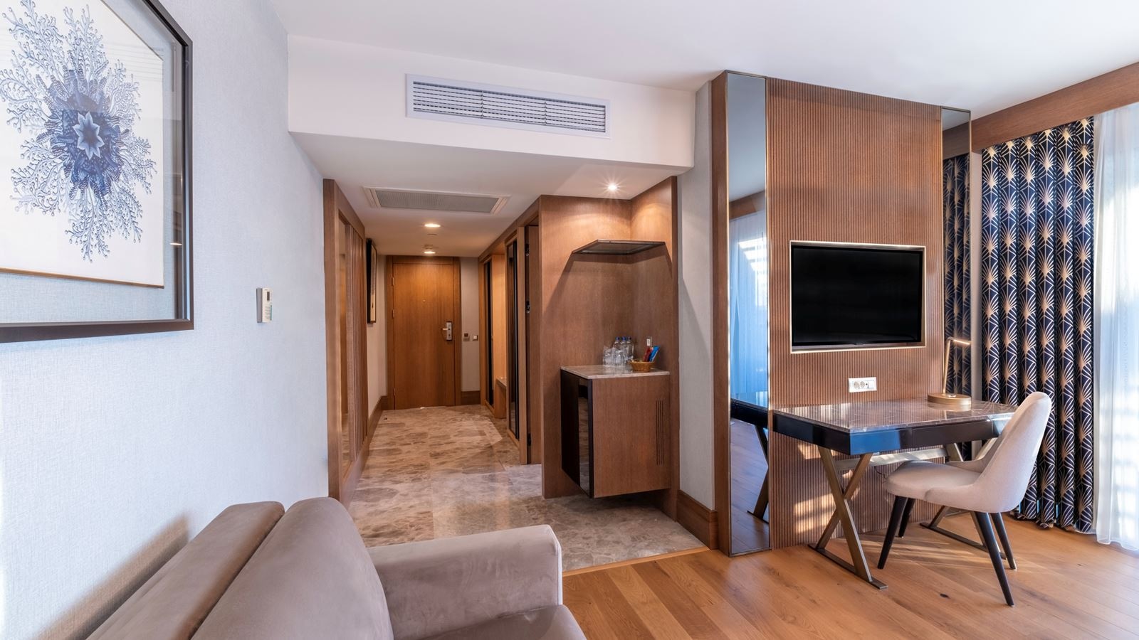 rooms-junior-royal-suite