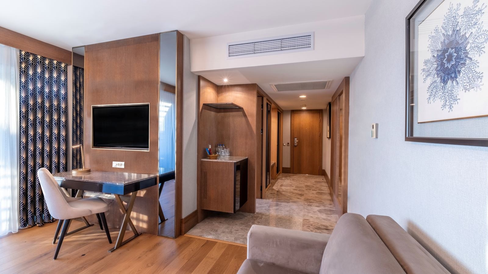 rooms-junior-royal-suite