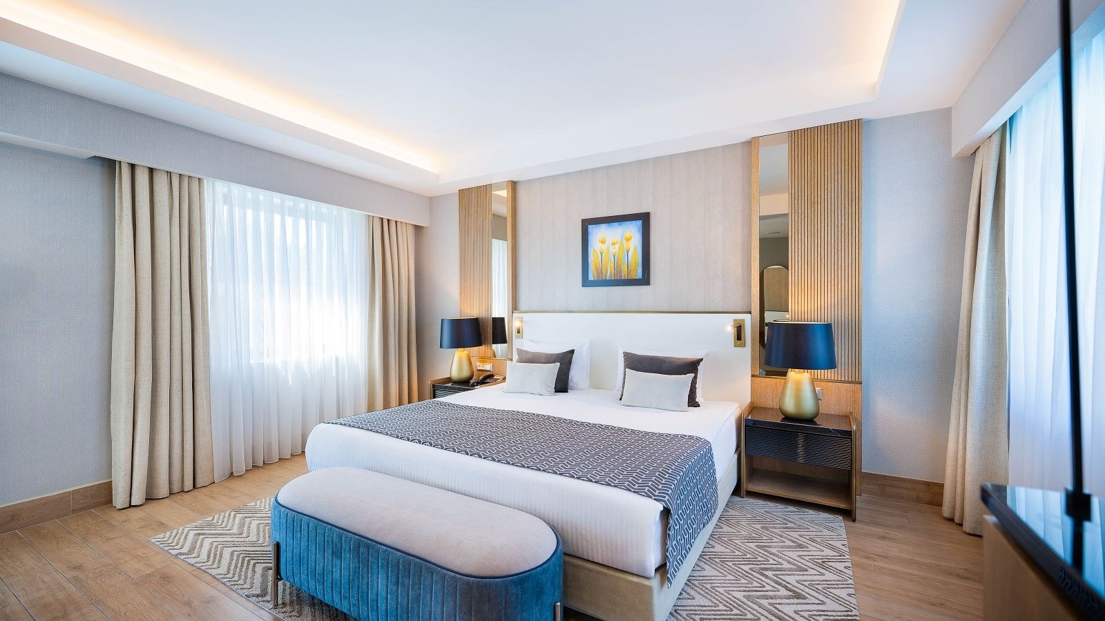 rooms-love-lake-suite