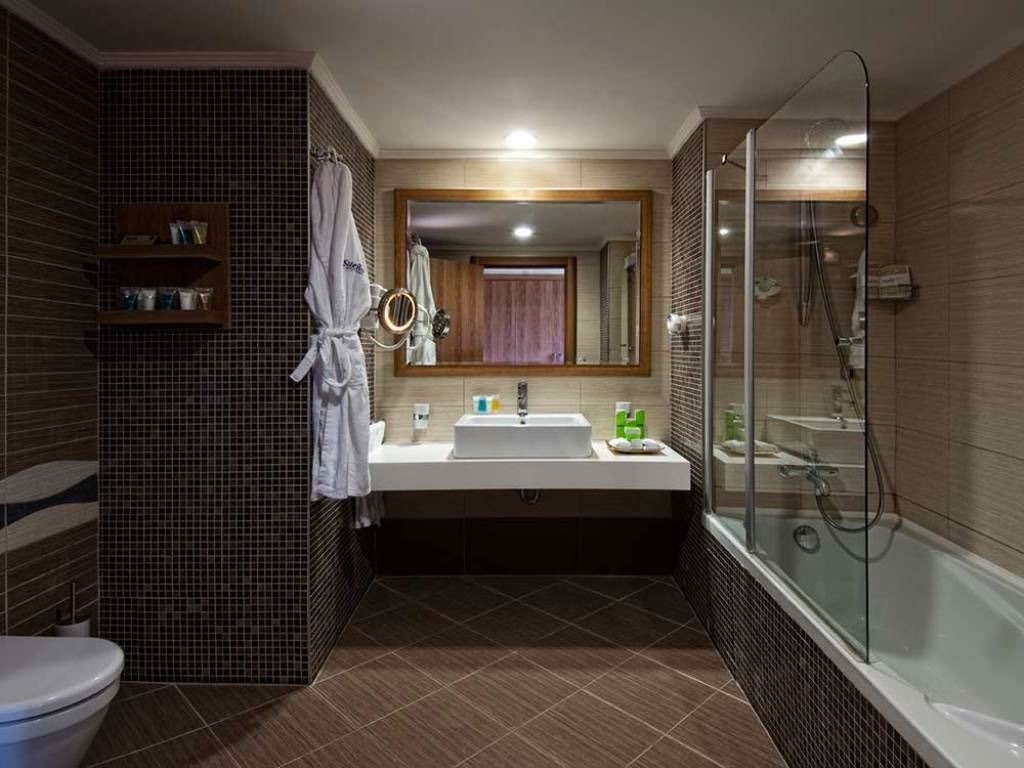 rooms-senior-room-golf-view