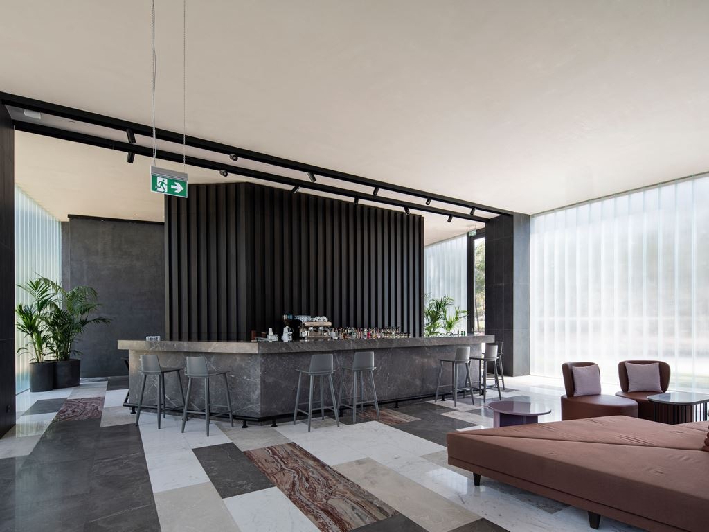 bars-lobby-bar-at-the-reception