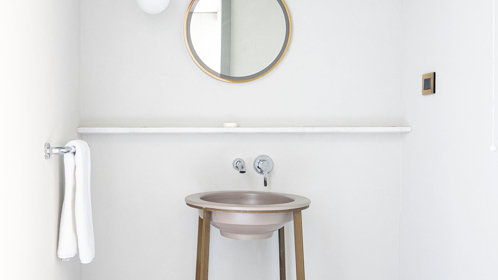 rooms-main-building-side-sea