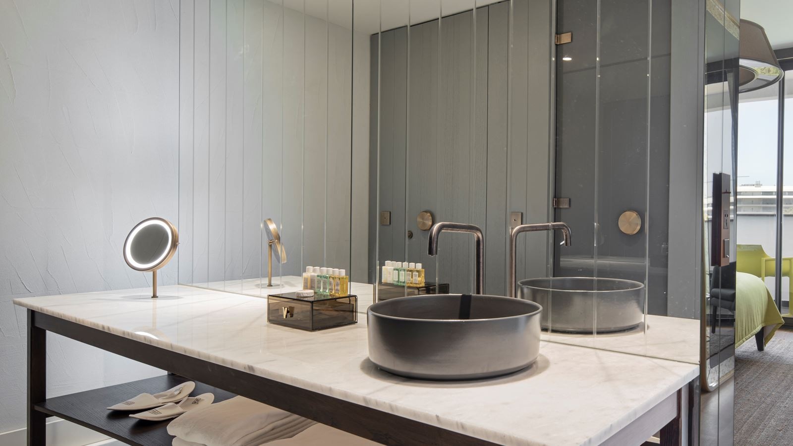 rooms-b-block-family-land