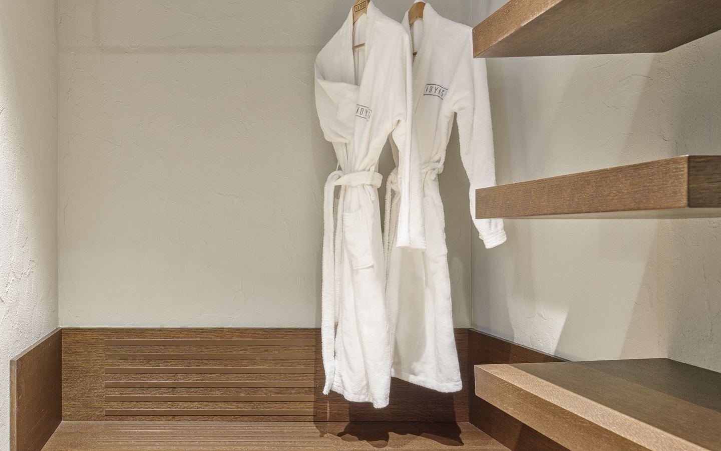 rooms-b-block-family-land