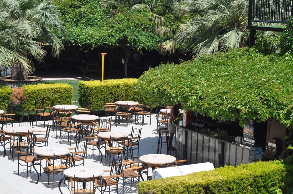 restaurants-pool-bar