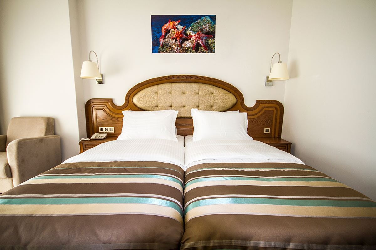 rooms-standard-room-land-view