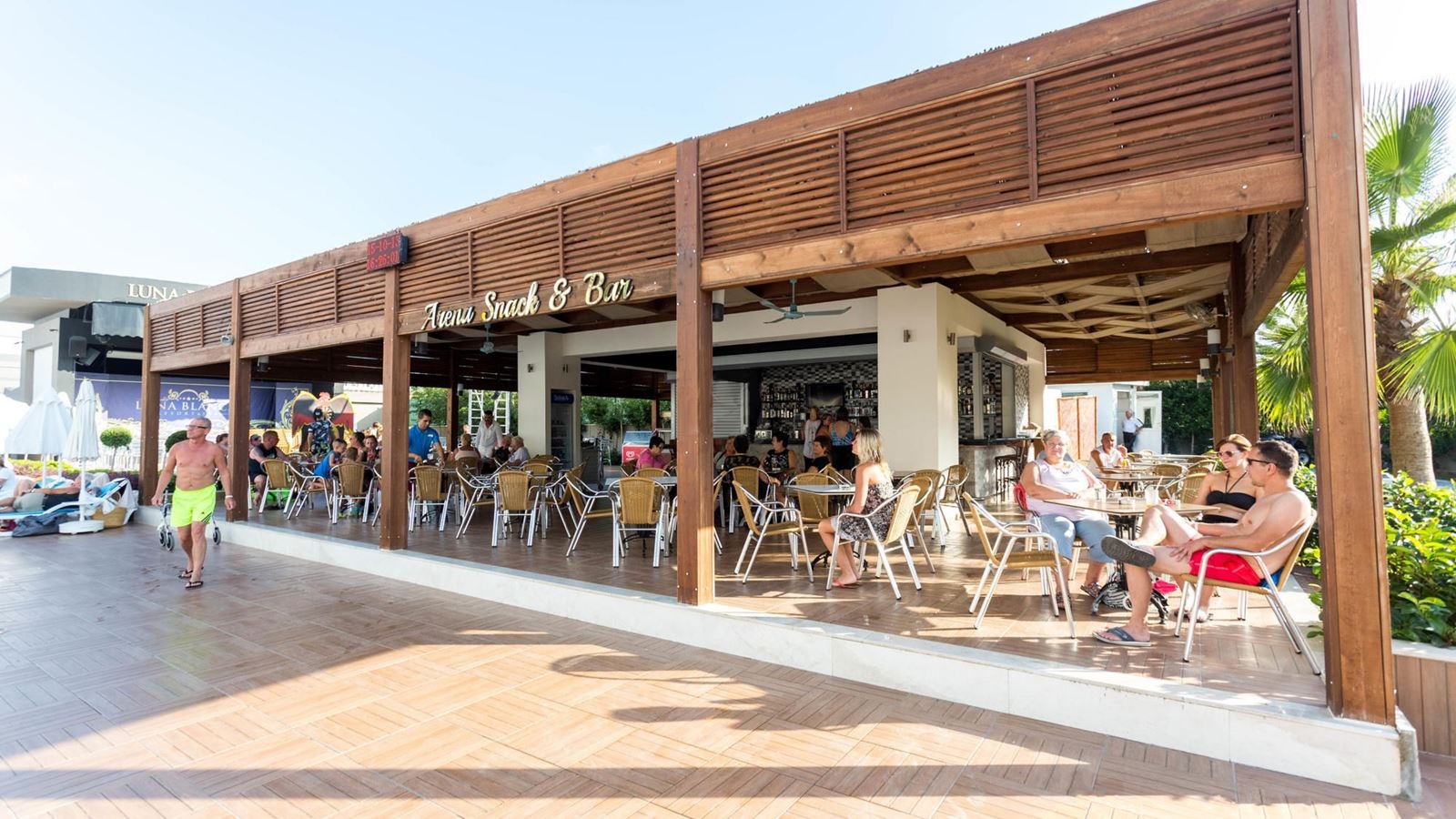 restaurants-arena-pool-bar