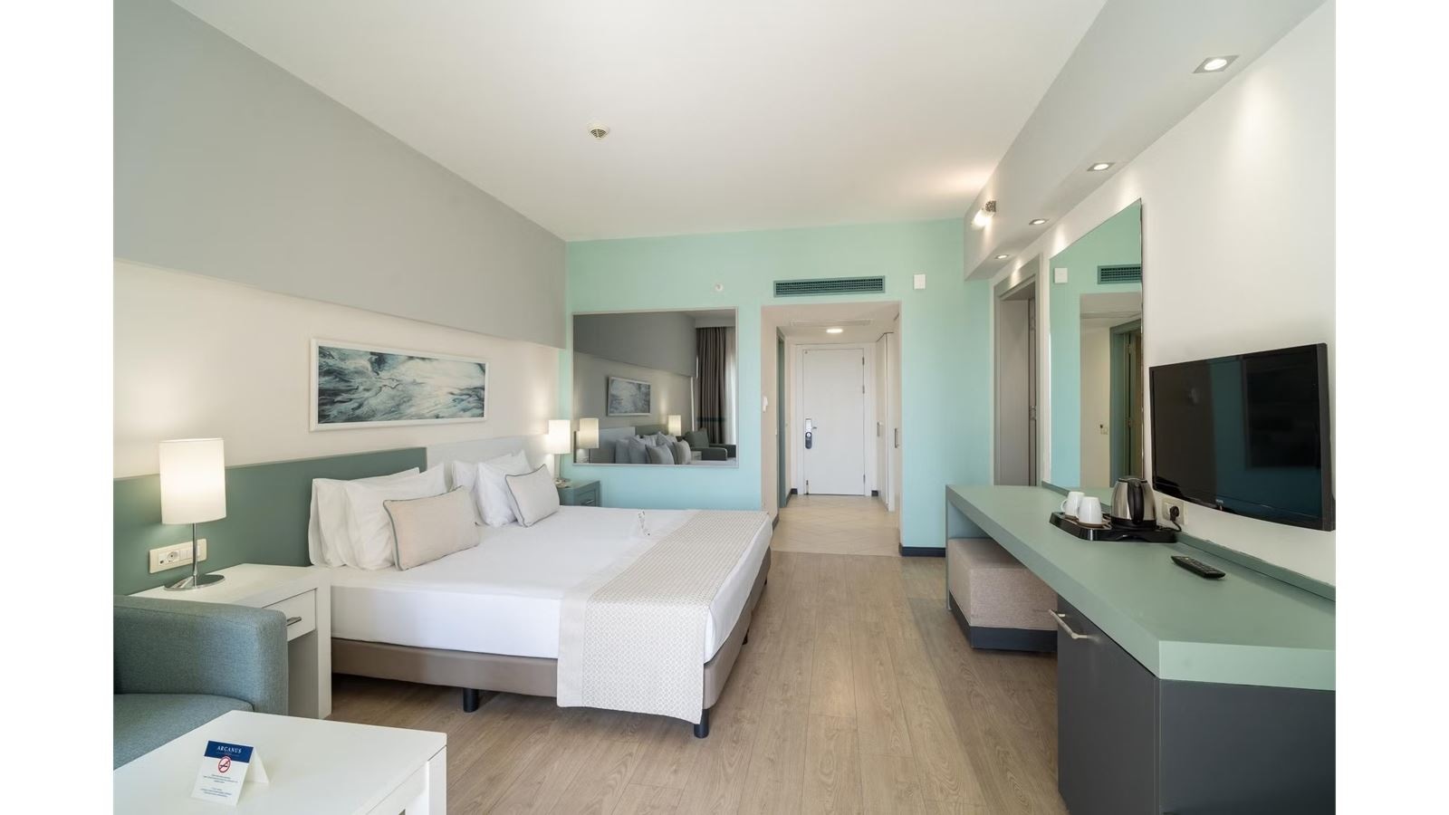 rooms-superior-family-room-side-sea-view