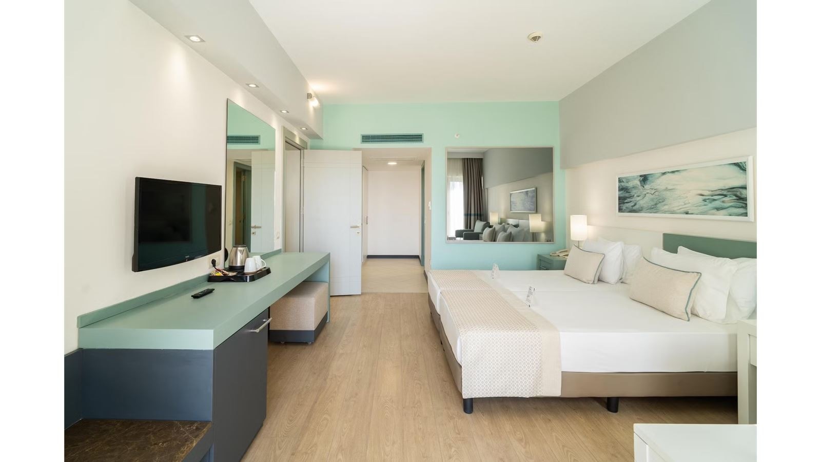 rooms-superior-family-room-side-sea-view