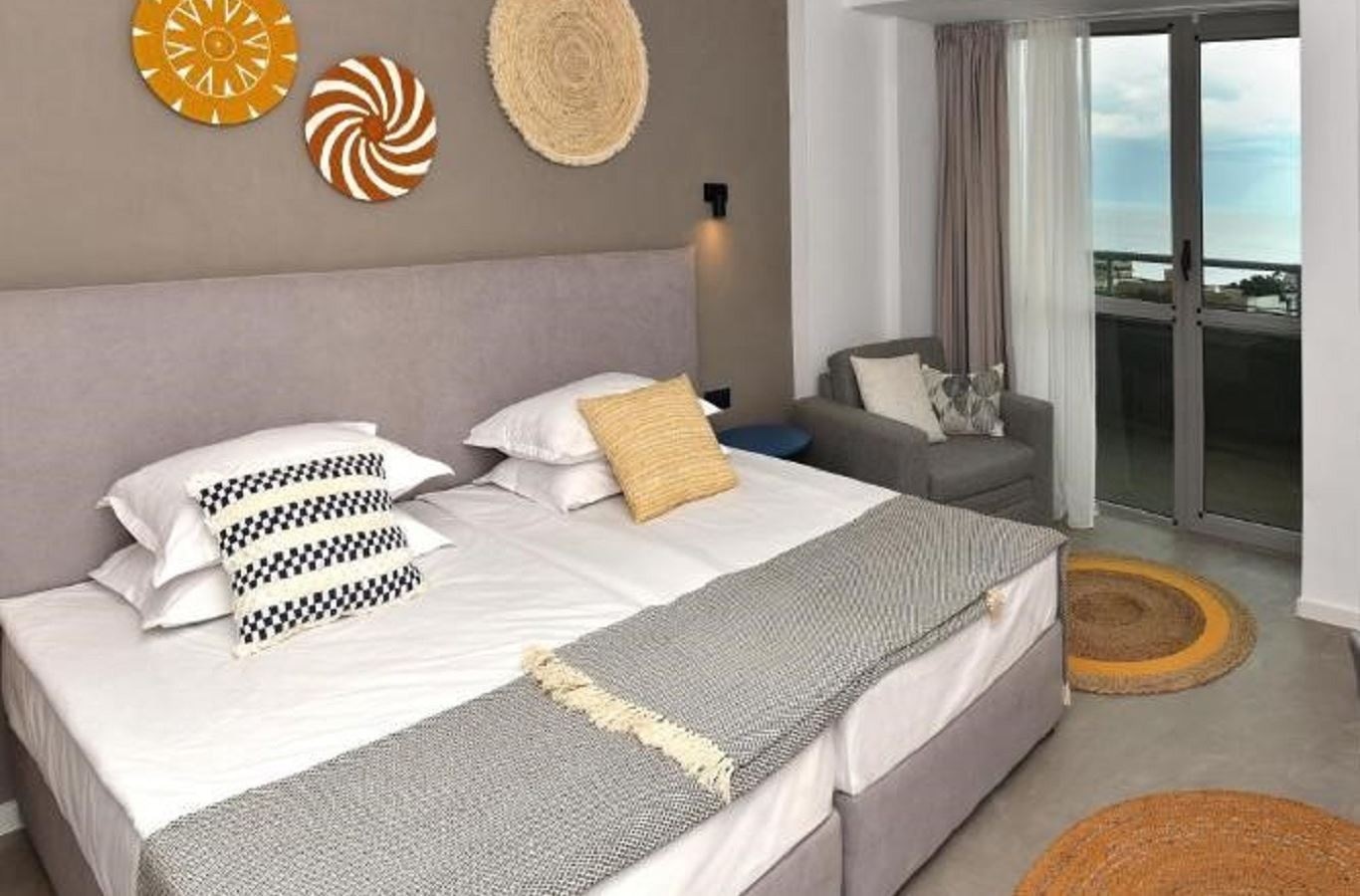 rooms-standard-apartment-balcony-or-terrace