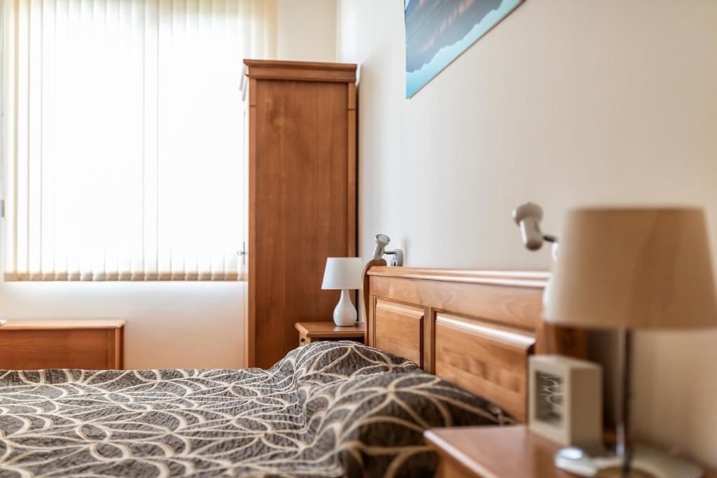 rooms-one-bedroom-apartment-sea-view