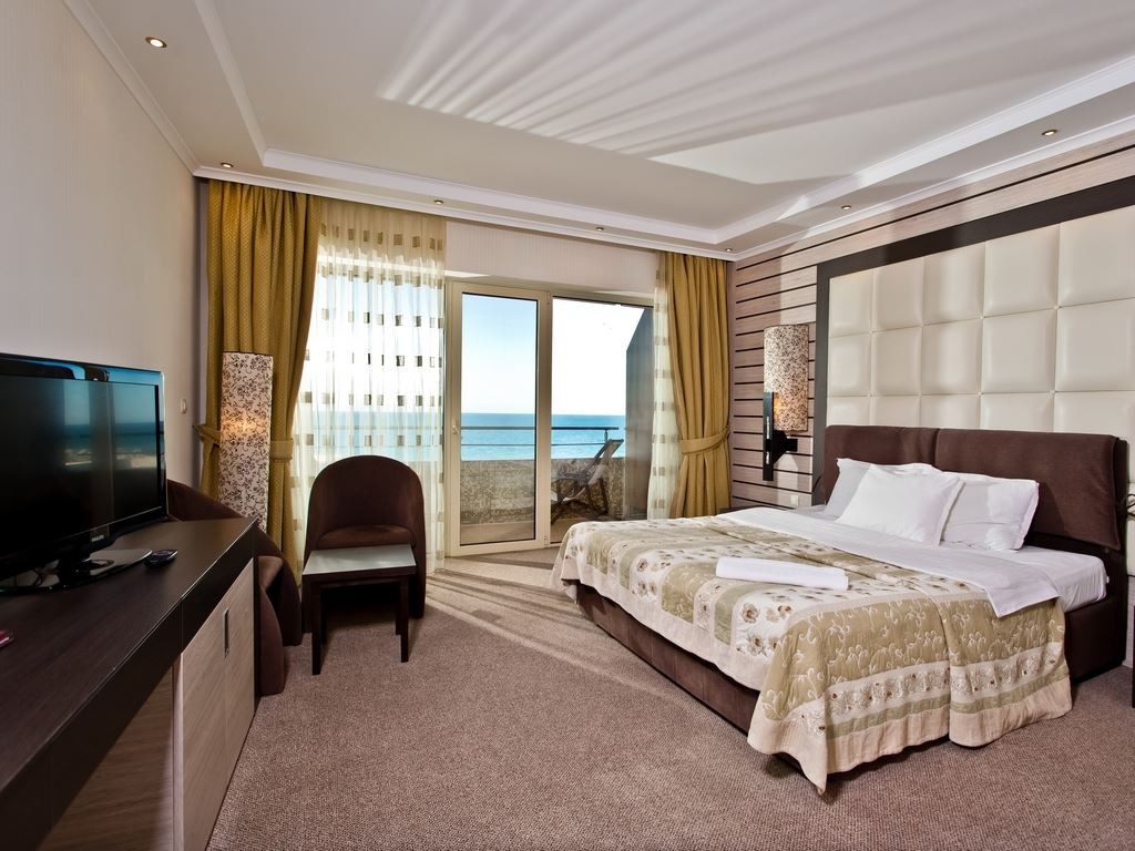 rooms-standard-room-seaview-balcony
