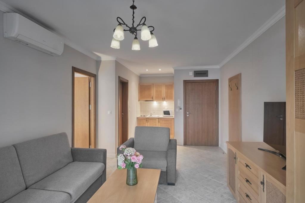 rooms-1-bedroom-apartment-park-view-balcony