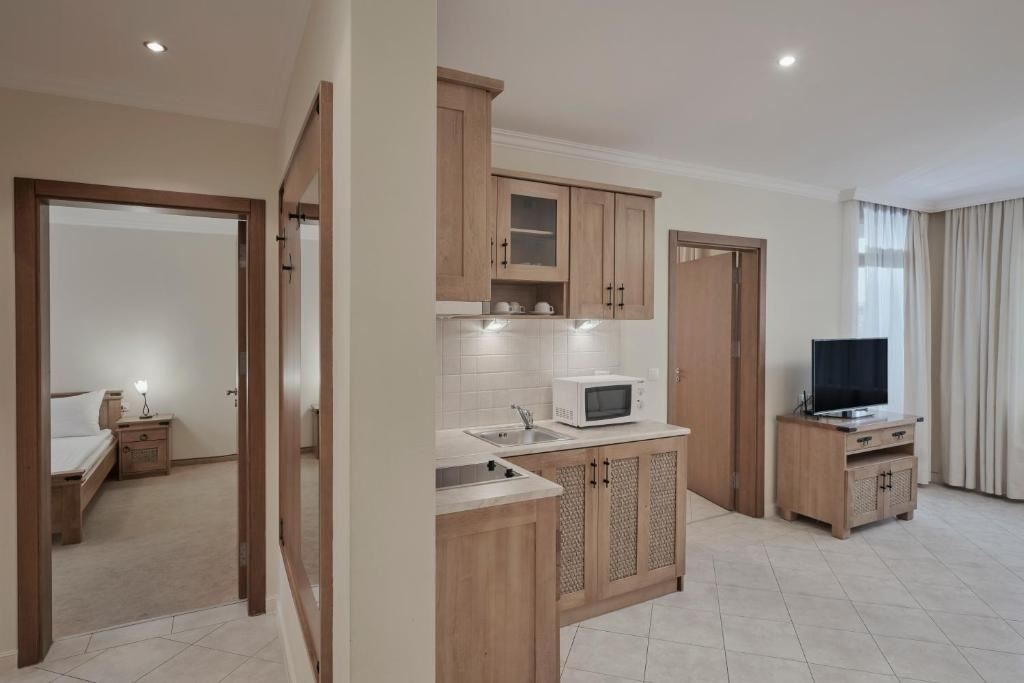 rooms-2-bedroom-standard-apartment-balcony