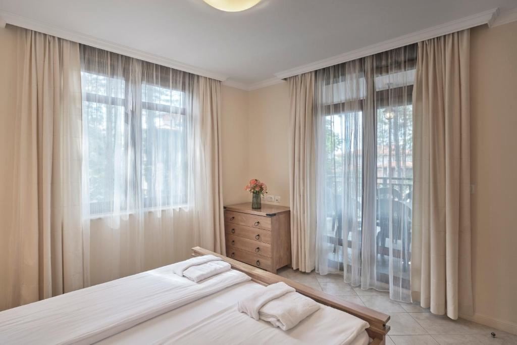 rooms-2-bedroom-standard-apartment-balcony