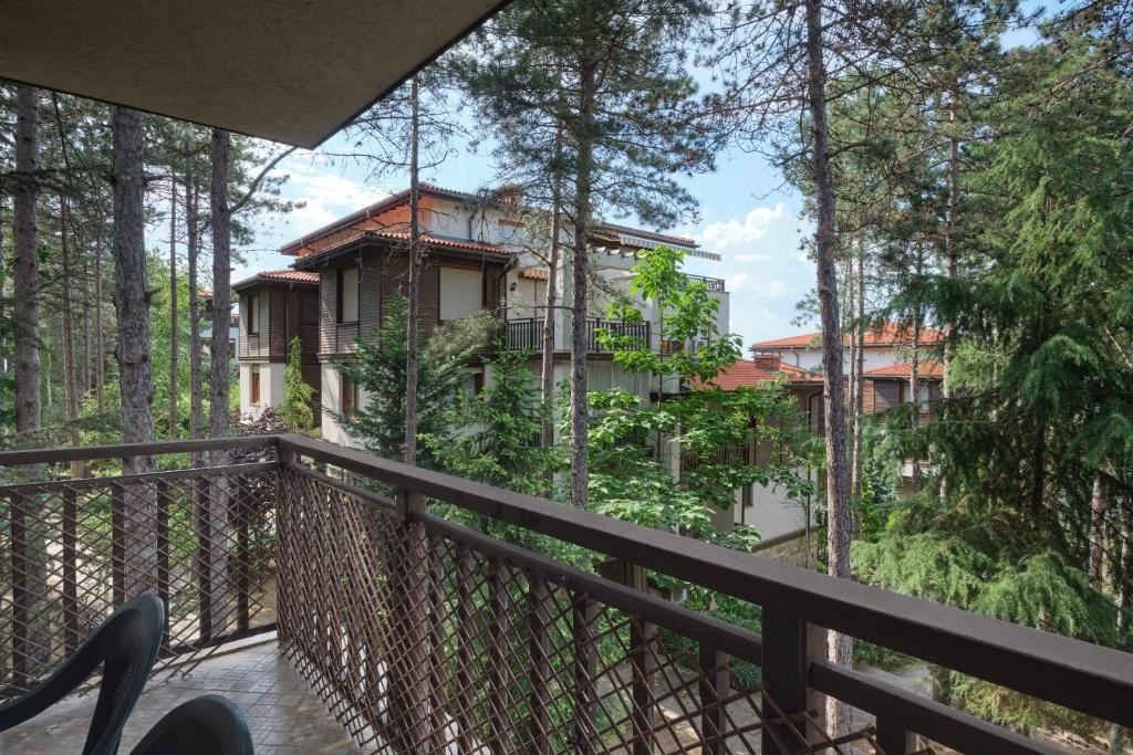 rooms-2-bedroom-standard-apartment-balcony