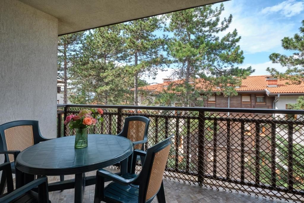 rooms-standard-studio-park-view-balcony-or-terrace