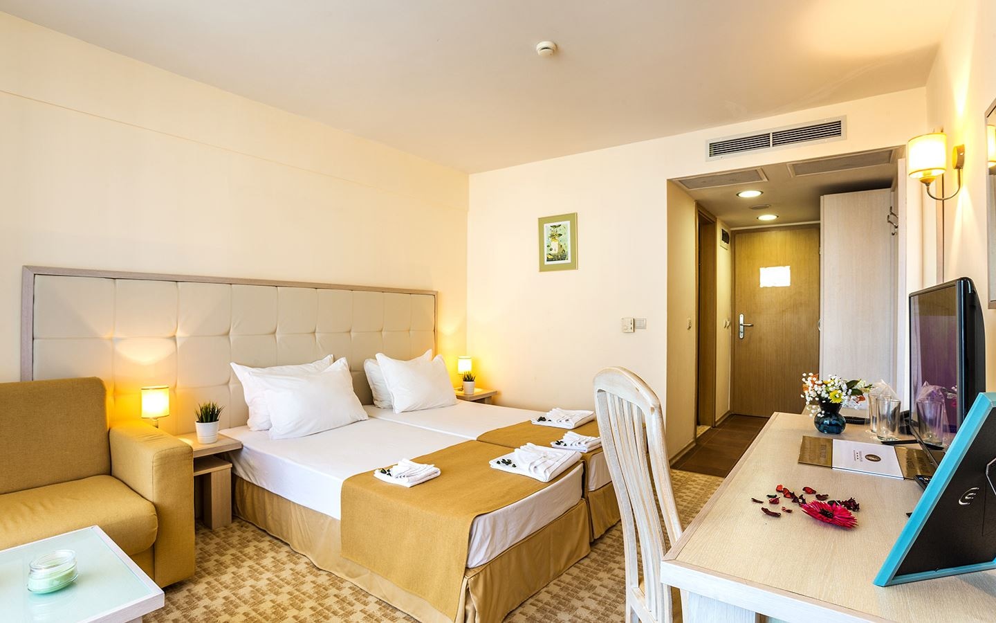 rooms-double-standard-room-balcony