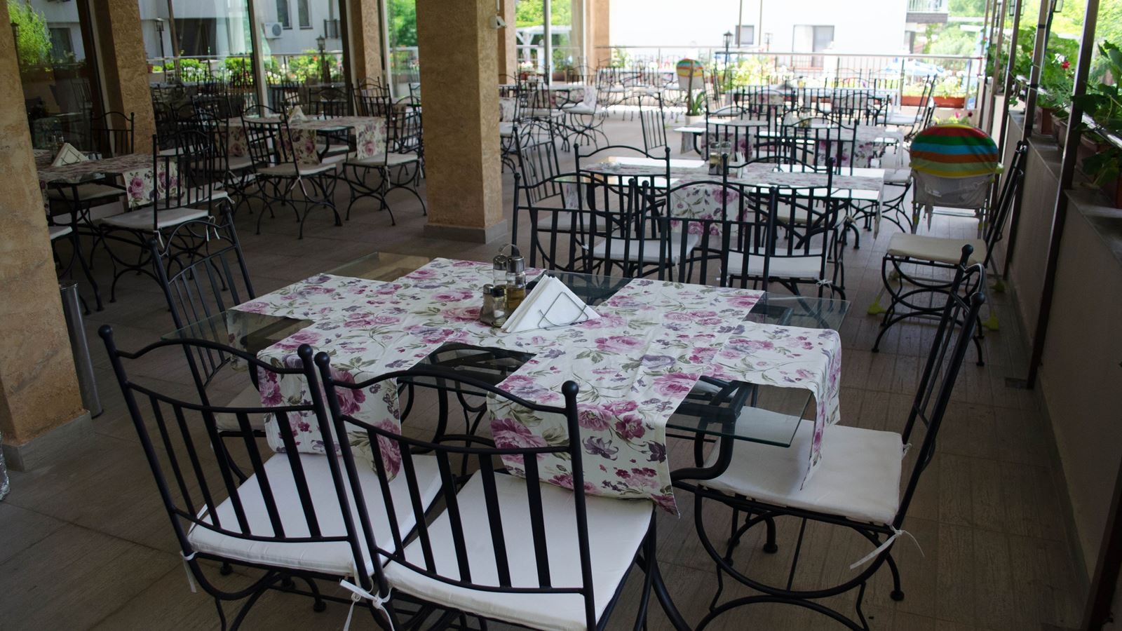 restaurants-restaurants