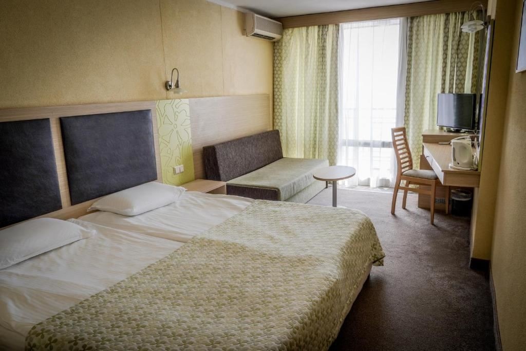 rooms-standard-room-seaview-balcony-or-terrace