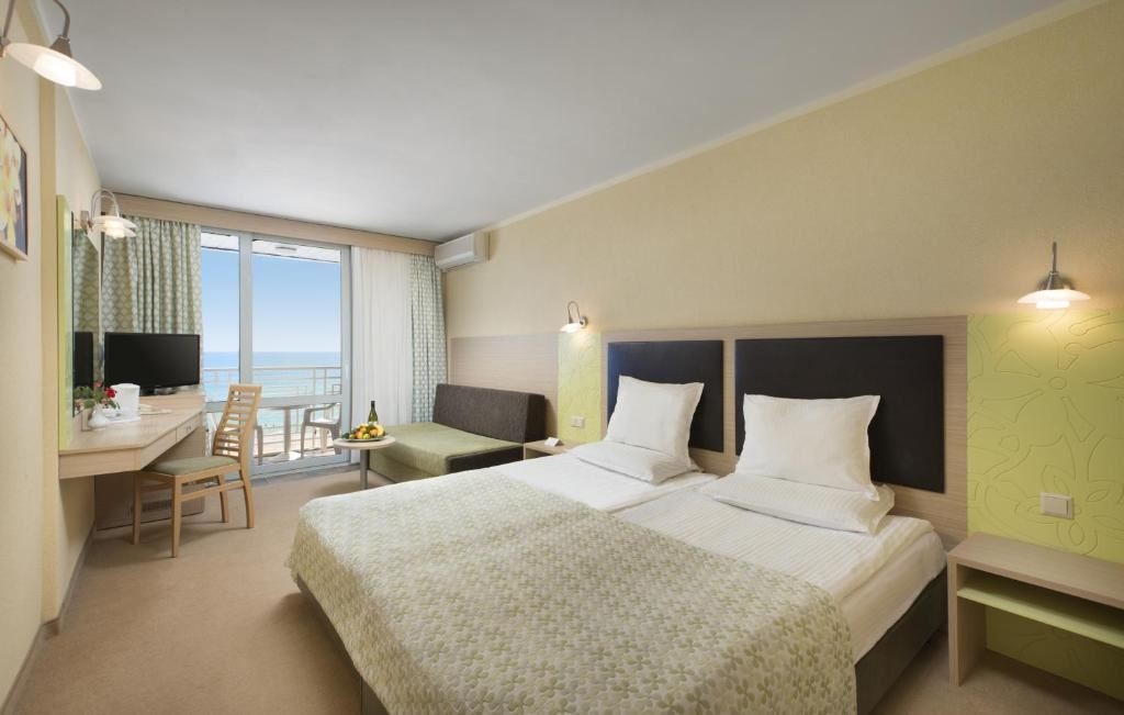 rooms-standard-room-seaview-balcony-or-terrace