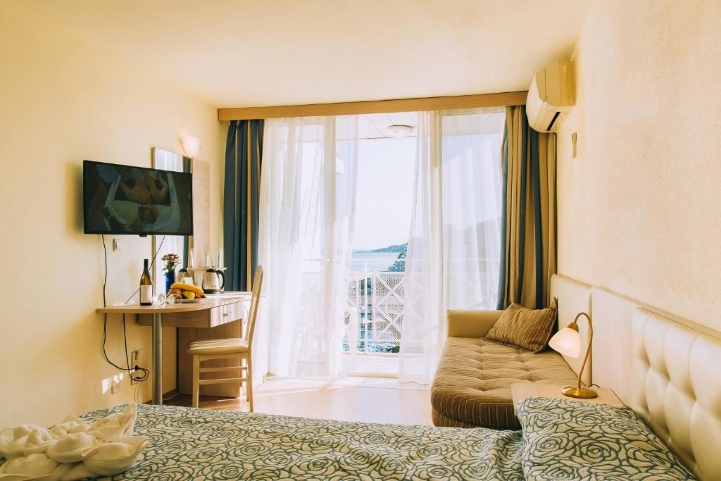 rooms-singleuse-standard-room-balcony-or-terrace