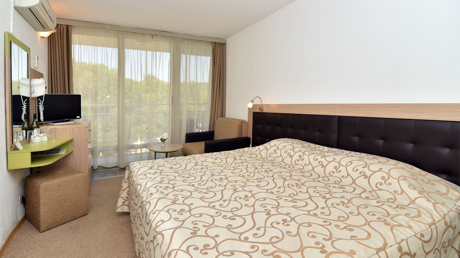 rooms-singleuse-standard-room-park-view-balcony-or-terrace